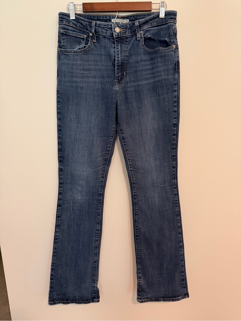 LEVI’s W32 L34 Women's 725 High Rise TALL Boot Cut Jeans in Dark Blue Wash